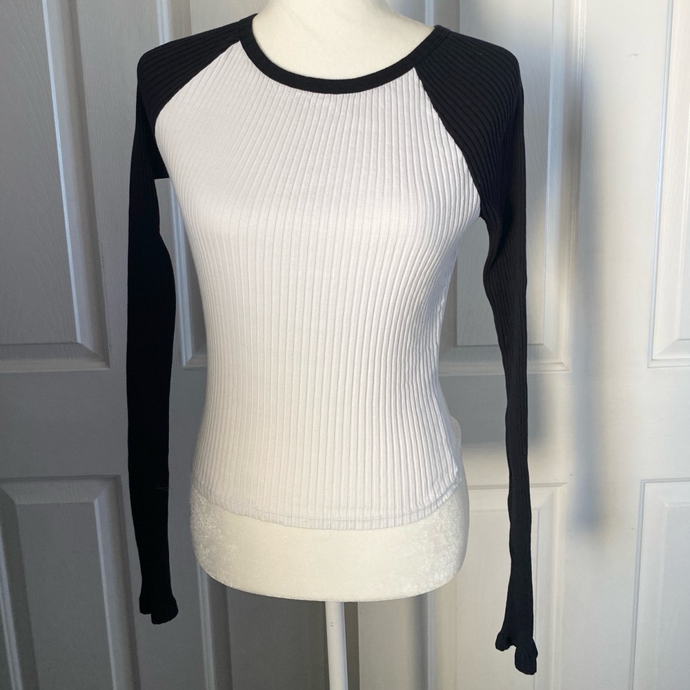 Urban Outfitters Long Sleeve
Ribbed Shirt Urban Renewal Large
